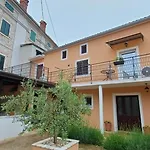 Casa Simeti Charming Mediterranean Near With Private Garden & Free Parking Poreč