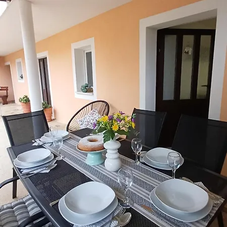 Casa Simeti Charming Mediterranean Near With Private Garden & Free Parking Lägenhet Poreč