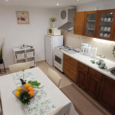 Casa Simeti Charming Mediterranean Near With Private Garden & Free Parking Πόρετς