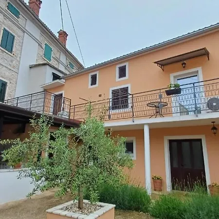 Casa Simeti Charming Mediterranean Near With Private Garden & Free Parking Poreč