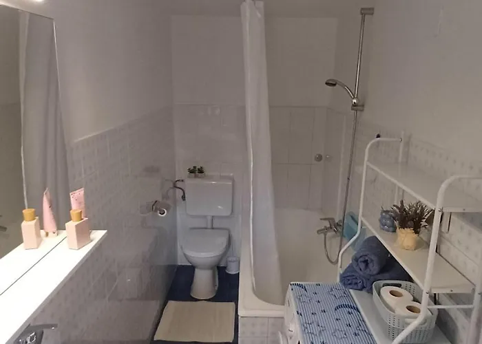 Casa Simeti Charming Mediterranean Near With Private Garden & Free Parking Poreč